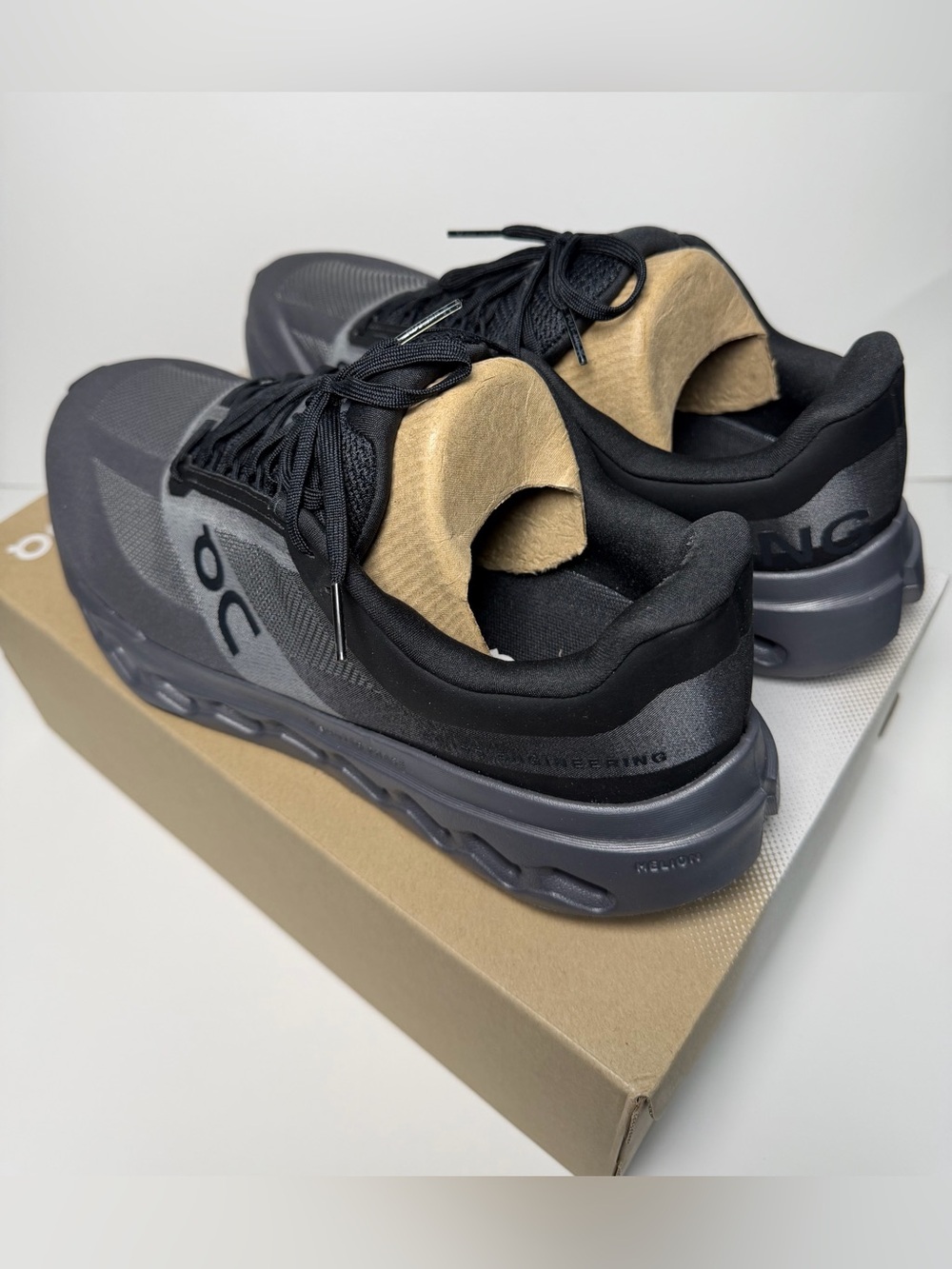 NIB On Cloudsurfer Next Mens 10.5W Wide Black Athletic Running Shoes Trainer NEW - Picture 9 of 16